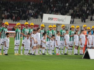 Konyaspor Ve Gaziantep Fk’lı Futbolcular Maça Baretle Çıktı