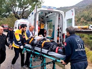 Kontrolden Çıkan Minibüs Şarampole Düştü: 2 Ağır Yaralı