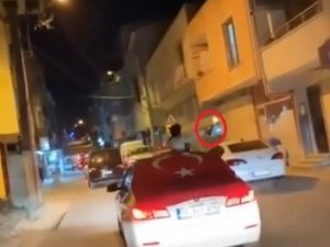 Asker Konvoyunda Yarı Otomatik Silah Ve Tabancalarla Dehşet Saçarak Böyle İlerlediler