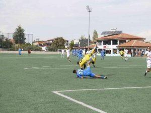 4 Kırmızı Kartın Olduğu Karşılaşma 2-2 Sona Erdi