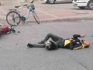 Plakası Bantla Kapatılmış Motosikletiyle Otomobile Çarpan Sürücü Yaralandı