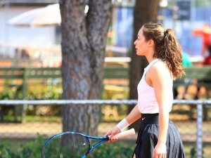Zeynep Sönmez, Bulgaristan’da Şampiyon Oldu