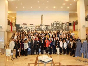 Deü, Mezunları Bir Araya Getirdi