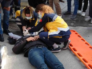 Motosiklet İle Otomobilin Çarpıştığı Kazada 1 Kişi Yaralandı