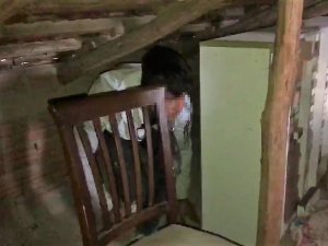 Yaşının 1,5 Katı Sabıkası Olan Hırsızlık Zanlısı Saklandığı Çatıda Yakalandı