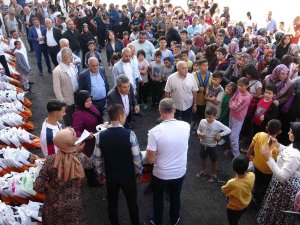 Minik Öğrencilerin Kırtasiye Malzemesi Dağıtıldı
