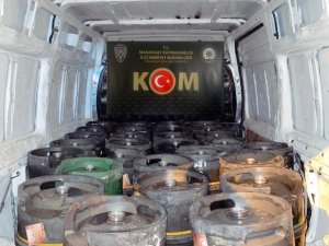 Antalya’da Bin 500 Litre Bandrolsüz Alkol Ele Geçirildi