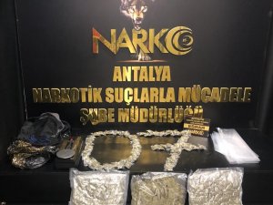 Antalya’da 9 Kilo Esrarın Şehre Girmesi Engelledi