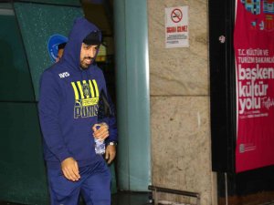 Fenerbahçe’yi Esenboğa Havalimanı’nda Taraftarı Karşıladı