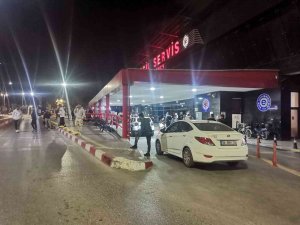 İ̇zmir’de Husumetliler Arasında Bıçaklı Kavga: 1 Ağır Yaralı