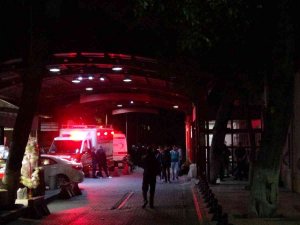 İ̇zmir’de Trafikte Yol Verme Kavgası: 2’si Ağır 4 Yaralı