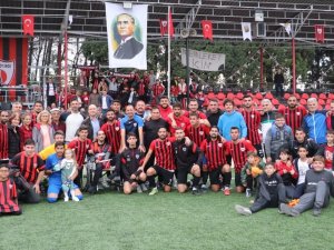 Sarayköyspor Galibiyeti Şehit Madencilere Armağan Etti