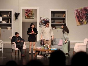 Ustaoğlu, ’En İyi Genç Yetenek’ Ödülünün Sahibi Oldu