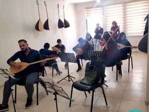 Hakkarili Gençler Sanat Öğreniyor