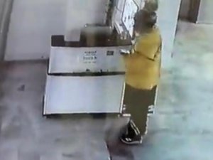 Sancaktepe’de Pes Dedirten Görüntü: Motokurye Sma’lı Bebeğin Yardım Kumbarasını Çaldı