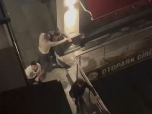 İ̇stanbul’da Barda Başlayan Kavga Dışarıya Taştı: Tekme, Tokat Ve Masalı Kavga Kamerada