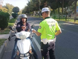 Motosiklet Sürücülerine Kask Denetimi