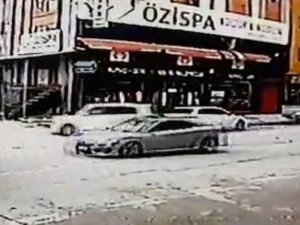 Bursa’da Sara Nöbeti Geçiren Sürücü Park Halindeki Araçlara Çarptı