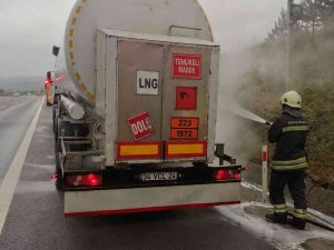 Tem’de Lng Yüklü Tankerde Çıkan Yangın Büyümeden Söndürüldü