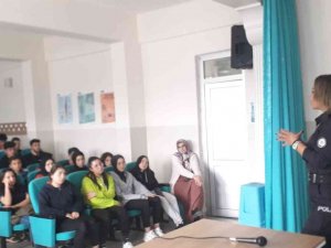 Zile’de Öğrencilere “Polislik Mesleği Ve Nasıl Polis Olunur” Anlatıldı