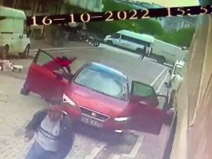 Esenyurt’ta Alacak Verecek Kavgasında Ortalık Birbirine Girdi, O Anlar Kamerada