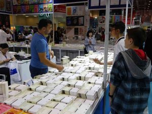 Kitap Fuarına Ziyaretçi Akını: 3 Günde 261 Bin Kişi Ziyaret Etti