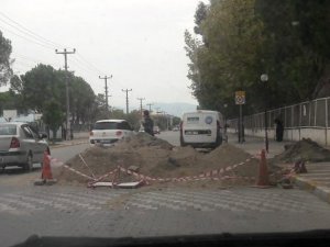 Motosikletiyle Kum Yığınına Çarpan Genç Ağır Şekilde Yaralandı