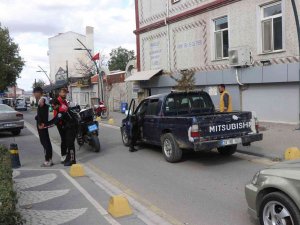 Şok Denetimlerde Aranan 17 Kişi Yakalandı