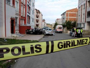 Ters Dönen Otomobilden Çıkıp Olay Yerinden Kaçtı