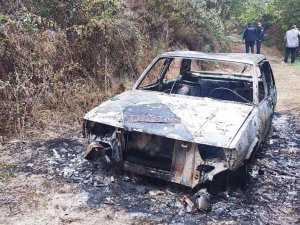 Hırsızlar Çaldıkları Otomobili Kullandıktan Sonra Ateşe Verdi