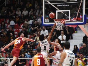Türkiye Sigorta Basketbol Süper Ligi: Aliağa Petkimspor: 66 - Galatasaray Nef: 84