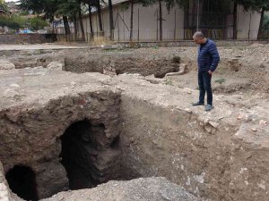 Okulun Temel Kazısında Ortaya Çıkmıştı, Tahrip Edildi