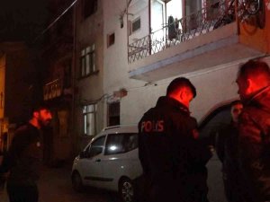 Husumetlisini Balkonda Görünce Kurşun Yağdırdı, 2 Kişi Yaralandı