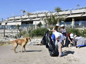 Kuşadası Sahillerinde ’Daha Güzel Bir Dünya İçin’ Temizlik