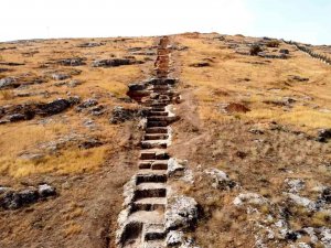 ‘Sonsuzluk Merdiveni’ Kazısı Uzadıkça Uzuyor
