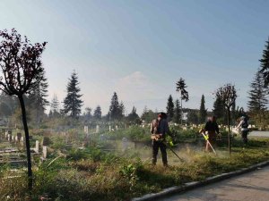 Mezarlıklar Bakıma Alındı