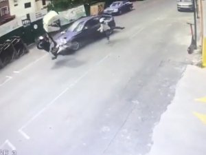 Sarıyer’de Feci Kaza Kamerada: Motosikletli Kurye Ölümden Döndü