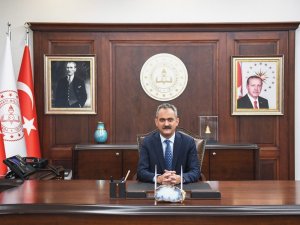 Bakan Özer, Tarım Liselerinin Dünyadaki En İyi Modellerini Görmek İçin Hollanda’ya Gidecek