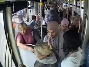 Halk Otobüsünde Fenalık Geçiren Kadının İmdadına Şoför Yetişti