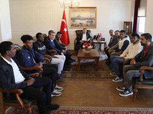 Vali Atay Yabancı Öğrencileri Ağırladı