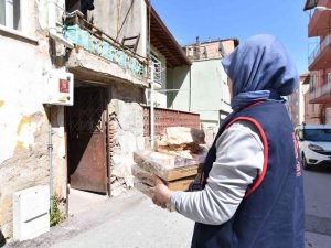 Karesi Belediyesi İhtiyaç Sahiplerini Yalnız Bırakmıyor