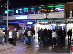 Olay Çıkarınca Kovulan Grup Restorana Ateş Açtı