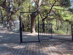 Büyükşehirden Mezarlıklara Bakım Ve Onarım