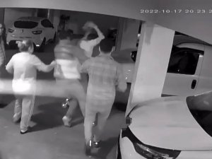Kundaklamadan Önce Annesiyle Otoparka Gidip Aracın Camını Kırmış