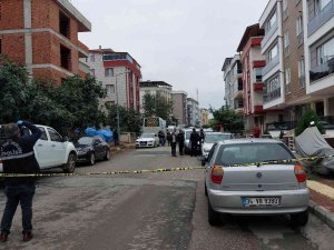 Eşiyle Boşanma Davası Devam Eden Şahıs Sokakta Kendini Vurdu