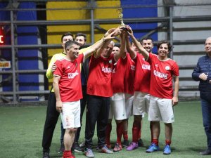 Kars’ta Salon Turnuvasının Şampiyonu Kamugücü Spor