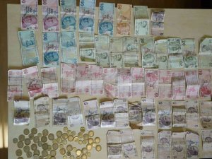 3 Saatte Bin 555 Lira Toplayan "Banker Arif"in Dilenerek Kazandığı Para Kamuya Aktarıldı