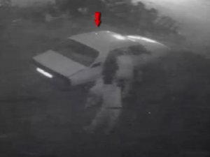 Otomobille Geldikleri İş Yerlerinde Hırsızlık Yaptılar