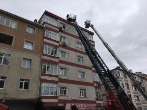 Güngören’de 5 Katlı Binada Yangın Paniği