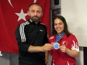 Dünya İkincisi Oldu